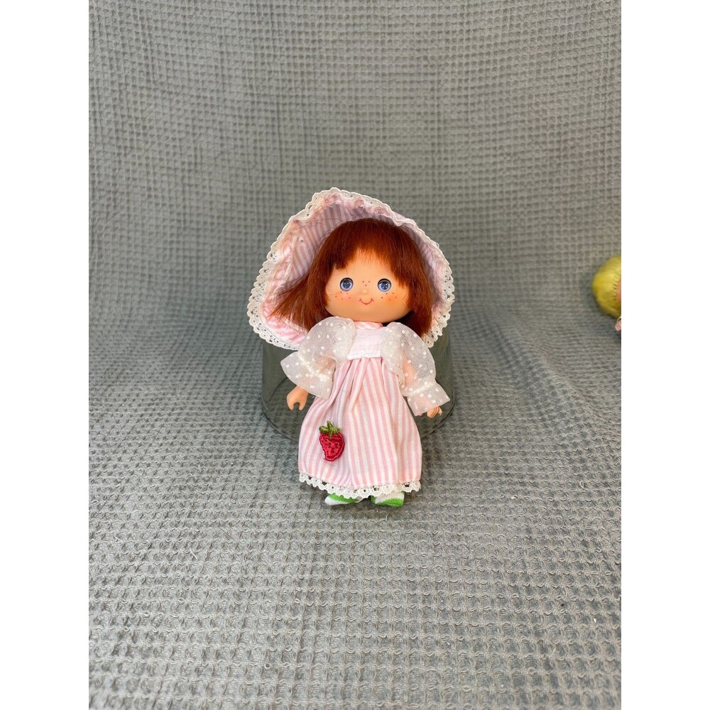 Strawberry Shortcake Sweet Sleeper Doll vintage 1984 with nightgown, tights, hat